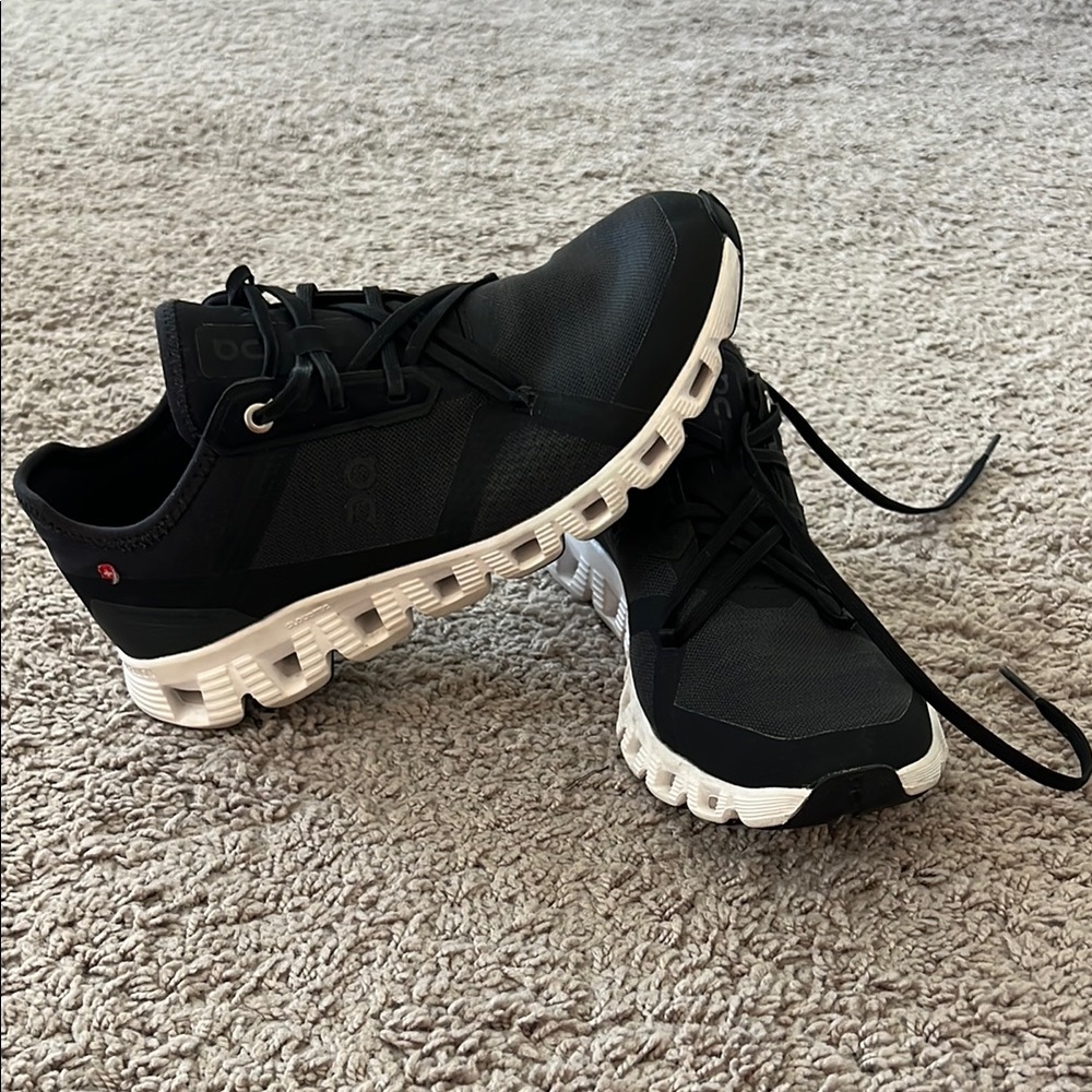 On women’s cloud Helion tennis shoes